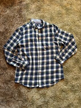 Tommy Hilfiger Men’s Classic Fit Button Down Shirt